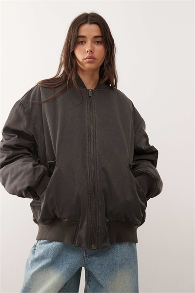 Бомбер свободного кроя с утепленной подкладкой артикул 150042935