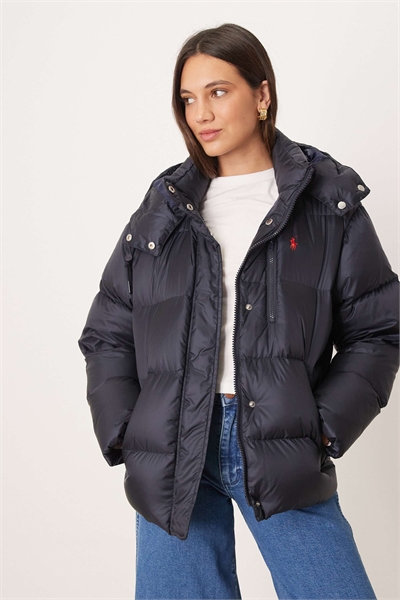 Пуховик с логотипом в виде значка артикул 146781357