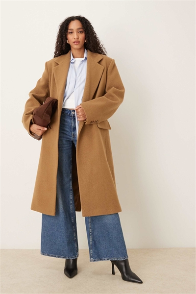 Стильное пальто средней длины с заметными плечами из смешанной шерсти артикул 151640414