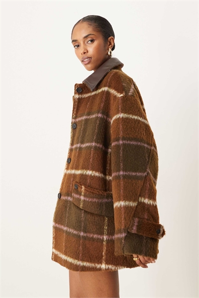 Куртка с объемным воротником под кожу артикул 147012374