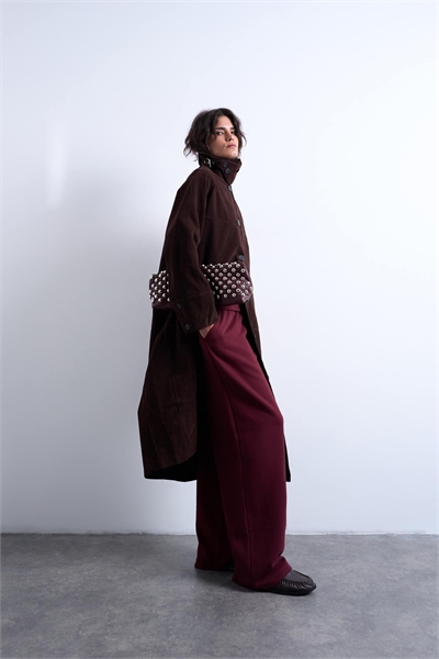 Длинное пальто-капюшон из искусственной замши с воротником-клапаном артикул 144136126