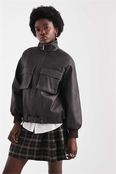 Куртка-бомбер с укороченным кроем и карманами артикул 149832087