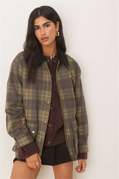 Куртка-барн средней длины с контрастным воротником и вощеной отделкой артикул 149142455