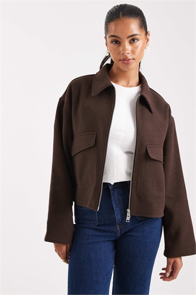 Чистый бомбер в классическом стиле артикул 146837857