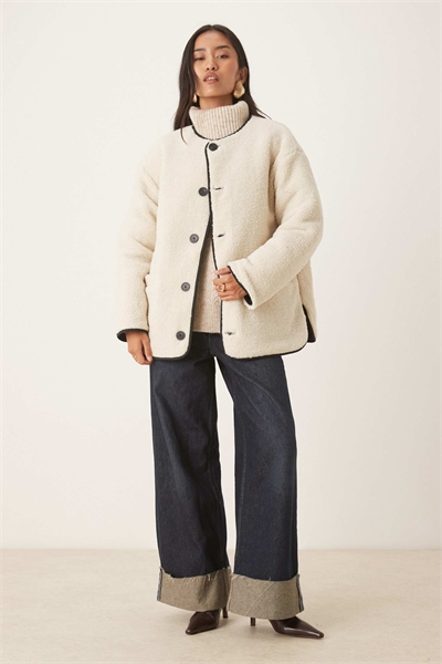 Двусторонняя стеганая куртка из борга цвета слоновой кости и черного цвета артикул 150325525