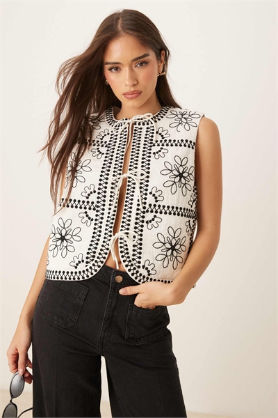 Жилет с вышитым галстуком Layla в монохромном исполнении артикул 147760462