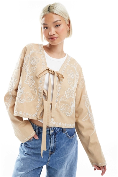 Укороченный жакет с вышитым бантом спереди артикул 140414319