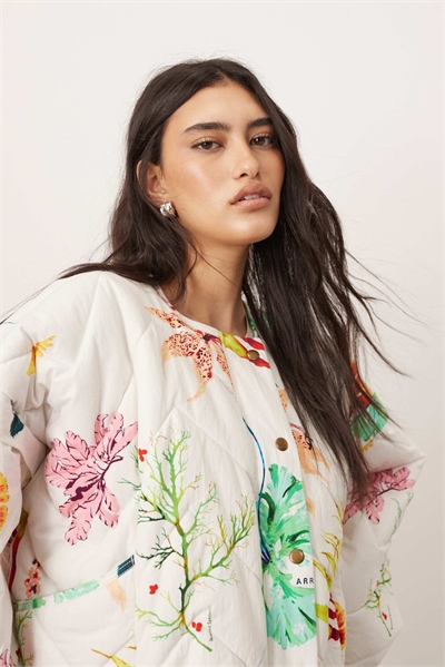 Стеганая бомбер-куртка с ботаническим цветочным принтом артикул 140374726