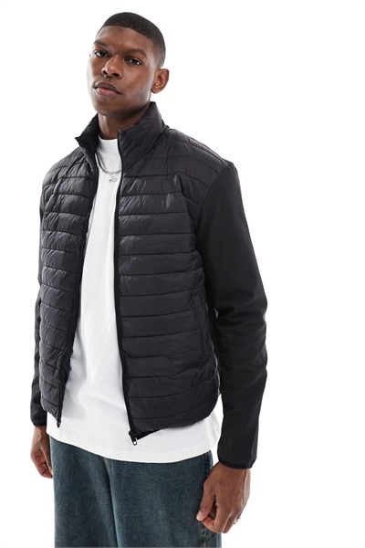 Легкая пуховая куртка French Connection с однотонными рукавами артикул 138226528