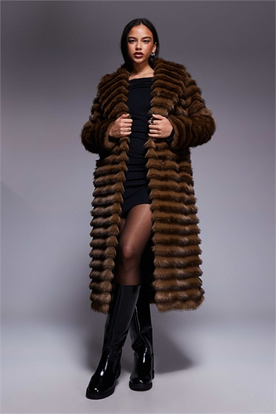 Пальто из искусственного меха с многослойным кроем артикул 153048551