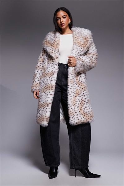 Длинное пальто из искусственного леопардового меха артикул 153048550