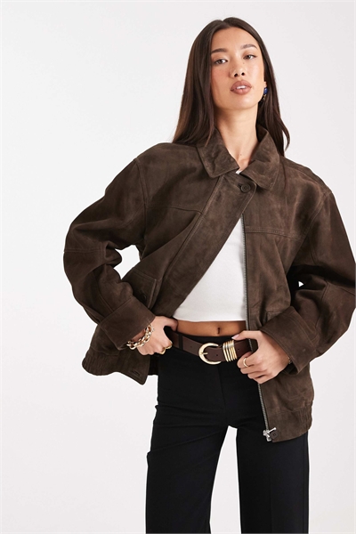 Бомбер из натуральной замши свободного кроя артикул 146853216