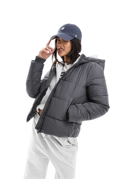 Утепленное пальто с капюшоном, угольно-серого цвета артикул 130612930