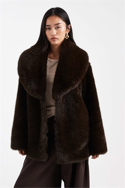 Куртка с объемным воротником из искусственного меха шоколадного цвета артикул 149953527