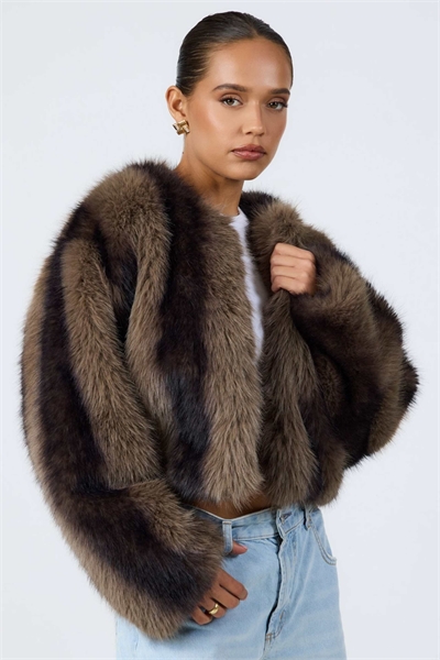 Укороченная куртка из искусственного меха с коричневыми полосками артикул 146139337