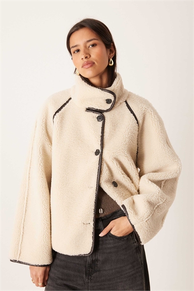 Оверсайз-куртка-реверс из борга с высоким воротником-воронкой бежевого цвета артикул 150230132