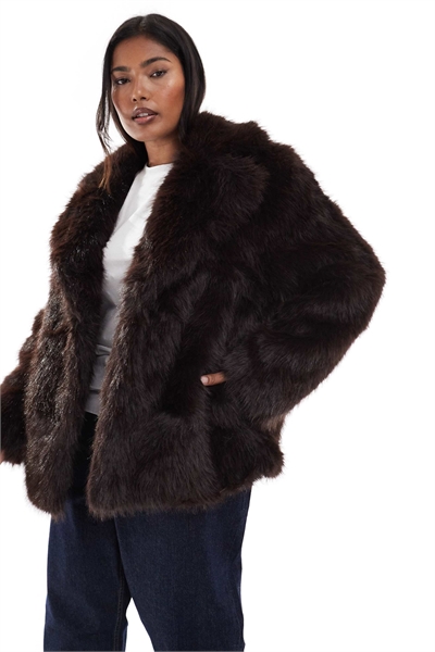 Шуба из искусственного меха New Look Curve коричневого цвета артикул 151341194