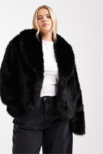 Куртка из искусственного меха с воротником-шалью от ASOS DESIGN Curve артикул 148069183
