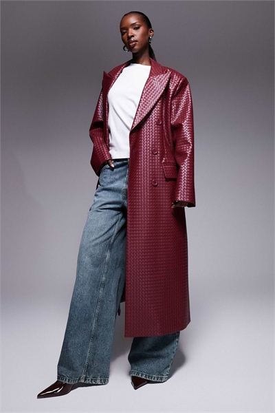Макси-пальто из искусственной кожи с плетеными деталями, бордовое артикул 146139341