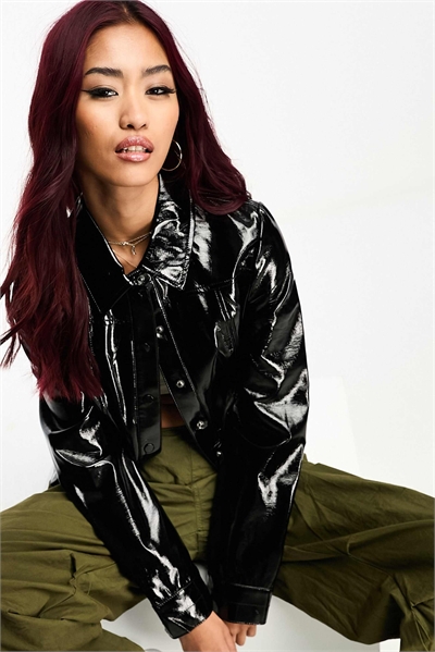 Виниловая куртка черного цвета артикул 132589578