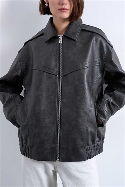 Оверсайз-куртка-бомбер из искусственной кожи с эффектом винтажной стирки, деталями швов и застежкой-молнией по всей длине, черного цвета артикул 142294153