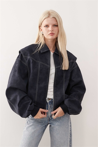 Бомбер из искусственной кожи с контрастной отстрочкой, темно-синий артикул 150036511