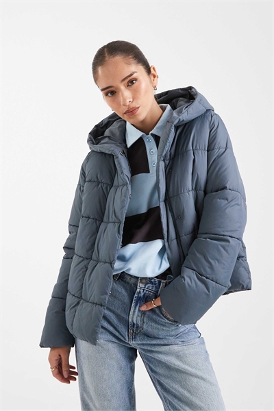 Короткое пуховое пальто со скрытым застежкой-молнией в цвете «штормовой серый» артикул 150559856