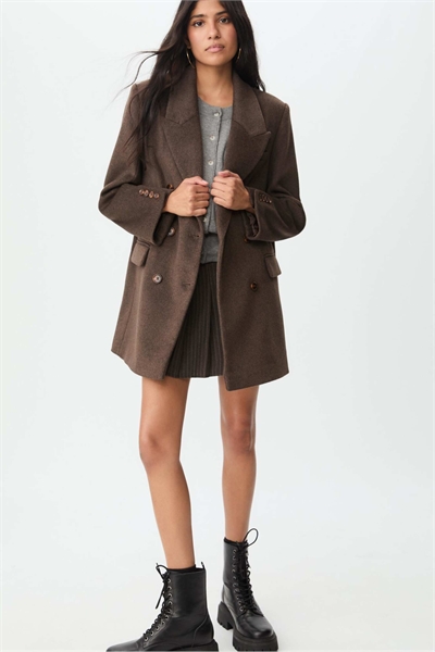 Двубортное пальто прямого кроя коричневого цвета артикул 152830458