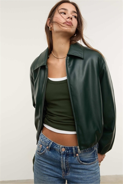 Бомбер из искусственной кожи с стеганым узором, зеленый артикул 151931124