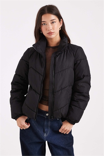 Пуховик черного цвета артикул 150559820