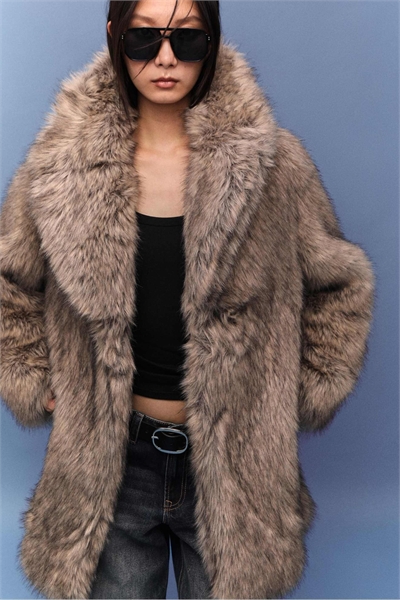 Пальто из искусственного меха прямого кроя, цвет «камень» артикул 153053326