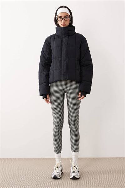 Пуховик YPB с укороченной длиной и высоким воротником артикул 152001197