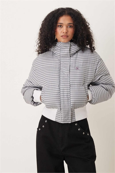 Пуховик прямого кроя с капюшоном артикул 148565528