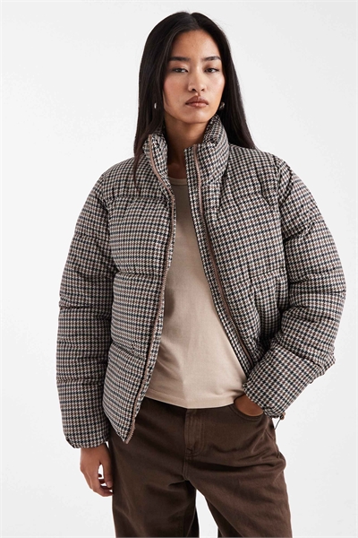 Укороченное пуховик в клетку артикул 152230044