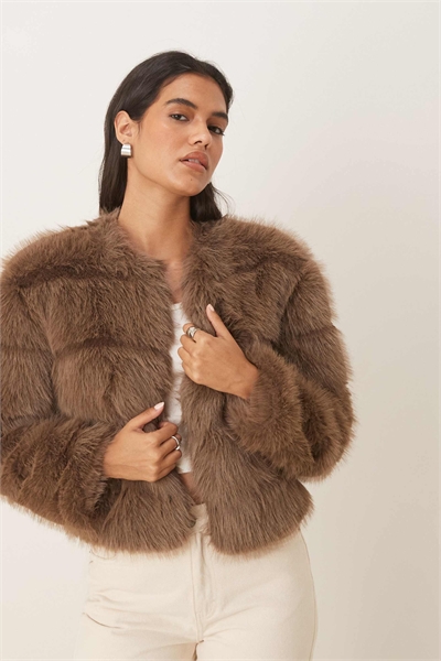 Куртка из искусственного меха светло-коричневого цвета артикул 149730138