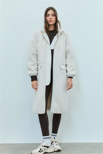 Длинное пальто с подкладкой из искусственной овчины цвета ванили артикул 154114976