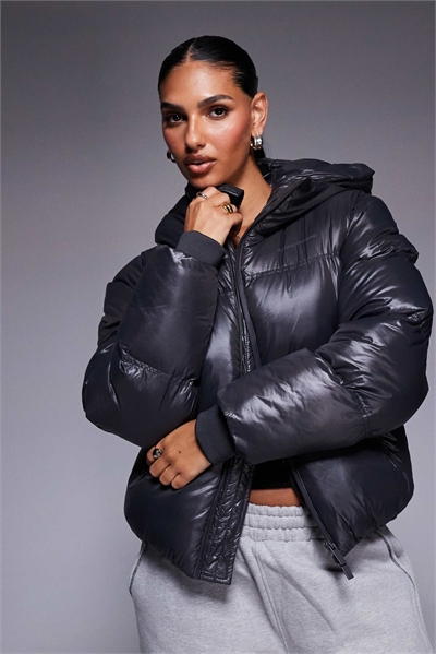 Пуховик с капюшоном артикул 151112302