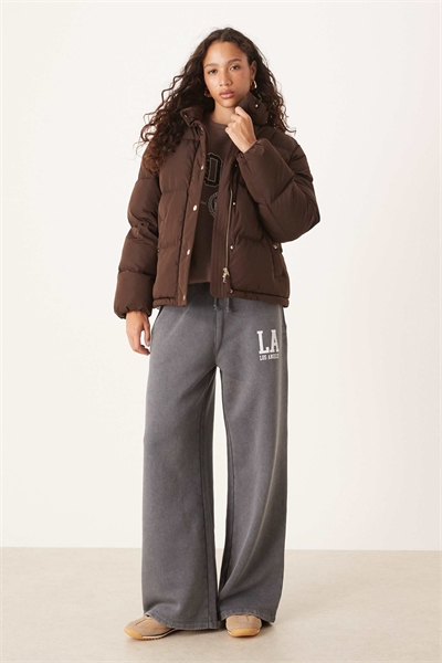 Активная куртка с утеплителем из облачного материала, темно-коричневого цвета артикул 148882262