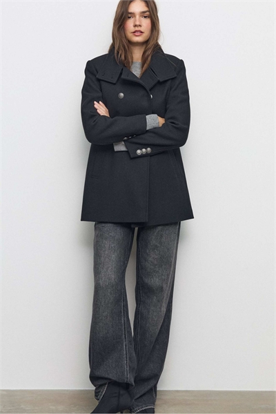 Двубортное пальто черного цвета артикул 153996458