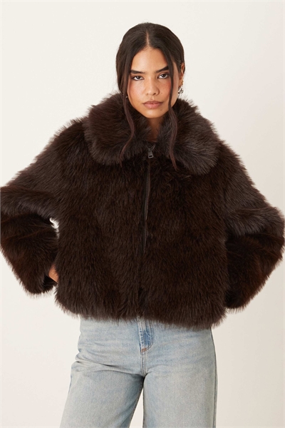 Короткая куртка из искусственного меха на молнии артикул 151636638