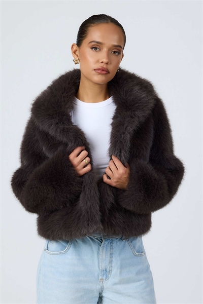 Короткое пальто с воротником из искусственного меха, цвет угольно-серый артикул 146139328