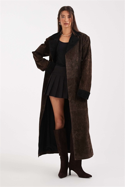 Длинное пальто из замши с двойной застежкой артикул 150666499
