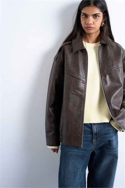 Бомбер из искусственной кожи с винтажной отделкой, застежкой-молнией и крупными швами, цвет: коричневый, эффект вымытого материала артикул 142294155