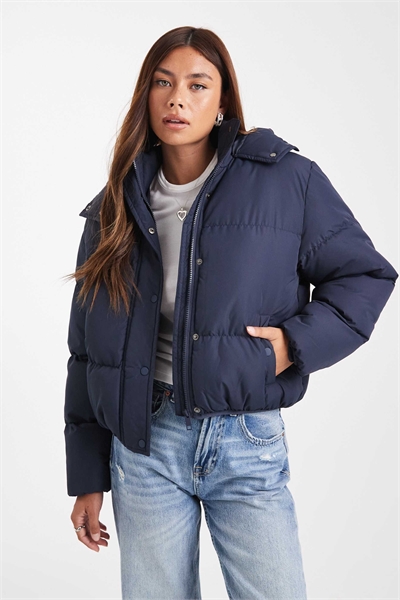 Пуховик с капюшоном артикул 143502537