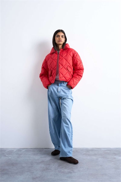 Укороченная стеганая подкладка красного цвета артикул 144017476