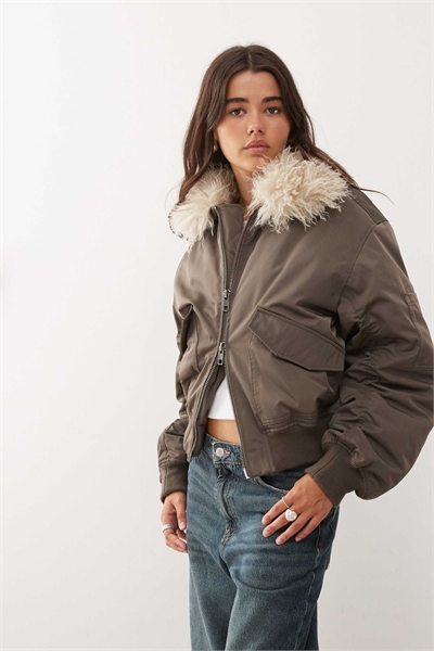 Куртка-бомбер с воротником из искусственного меха артикул 150043027