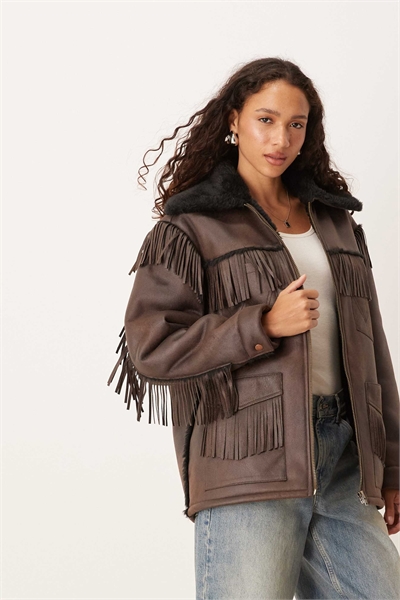 Куртка с бахромой из искусственной овчины артикул 149100176