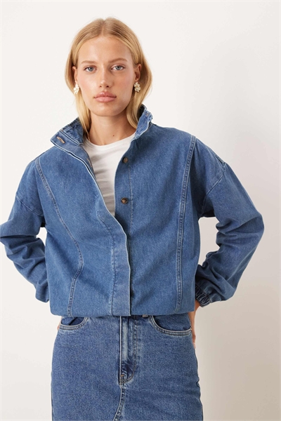 Куртка оверсайз с воротником-воронкой артикул 150037002