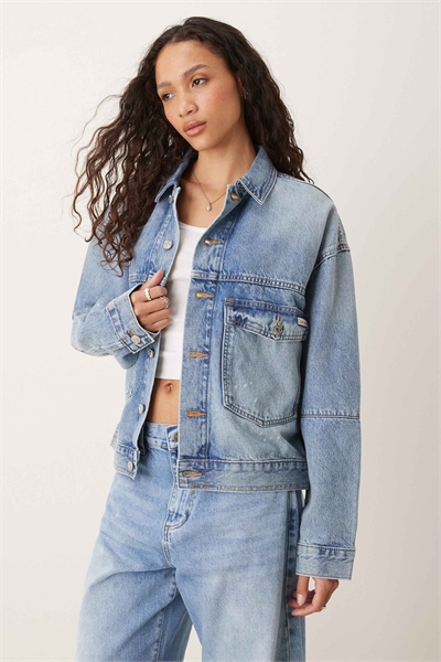 Джинсовая куртка с брызгами краски артикул 143294871