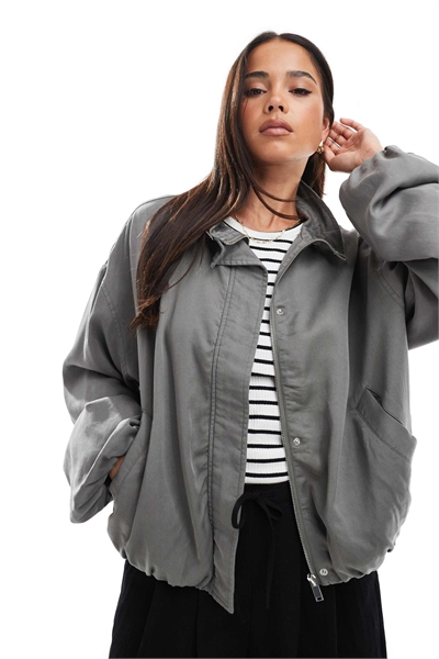 Куртка с воротником-воронкой и рюшами из выстиранной ткани артикул 143080353